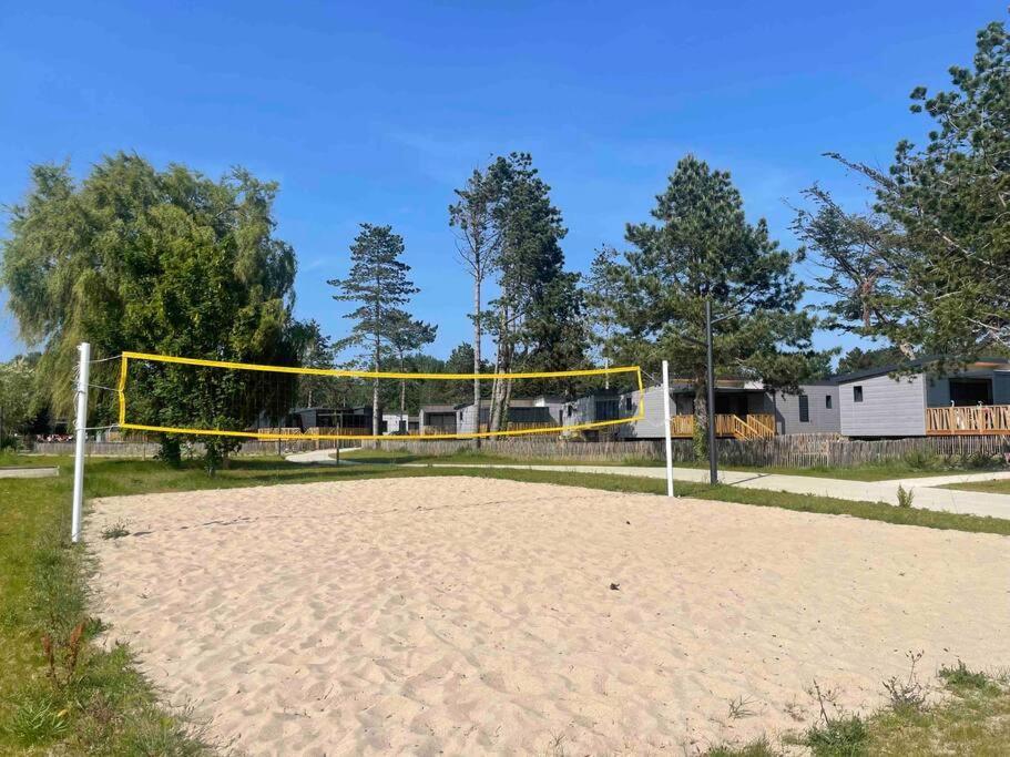 Cottage Dans Parc Residentiel De Loisirs, Piscine, 150M De La Mer Jullouville-les-Pins Zewnętrze zdjęcie